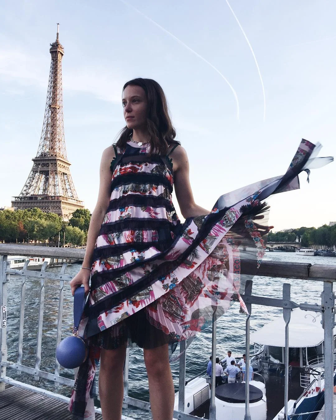 Тиждень моди в Парижі: сміливий та розкутий street style - фото 325458