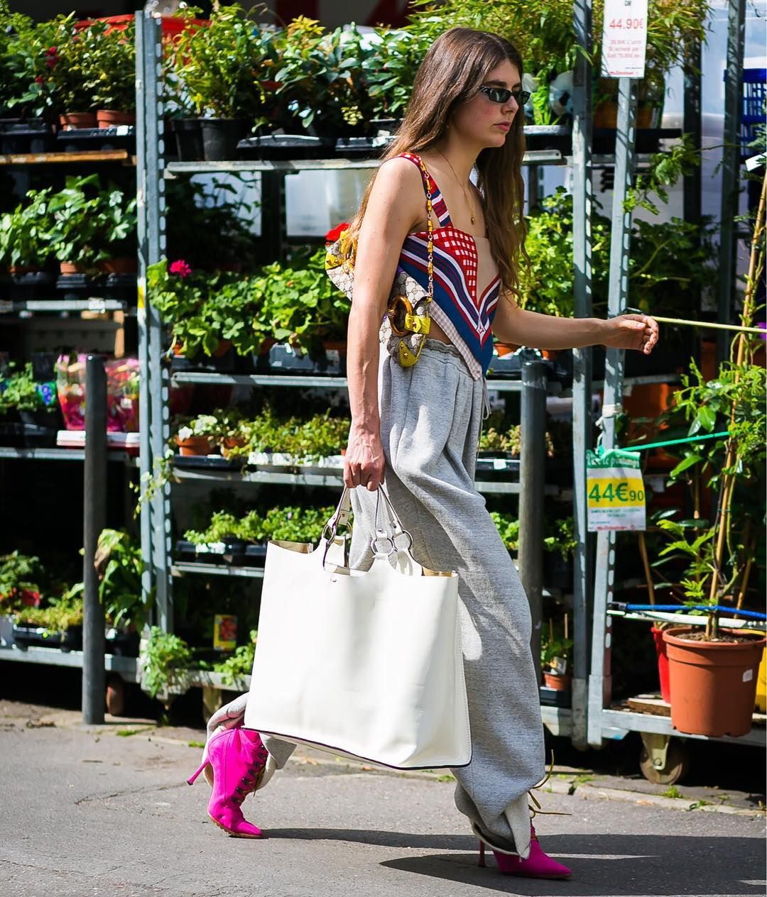 Тиждень моди в Парижі: сміливий та розкутий street style - 325457 Тиждень моди в Парижі: сміливий та розкутий street style - фото 325457