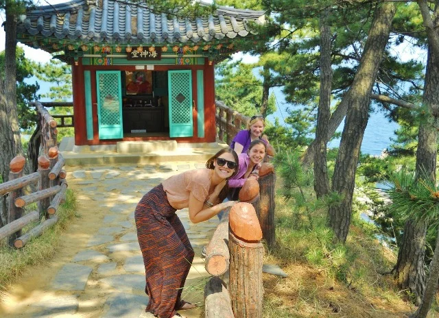 Немного вульгарные фото, которые люди делают в Парке пенисов в Южной Корее - фото 326497