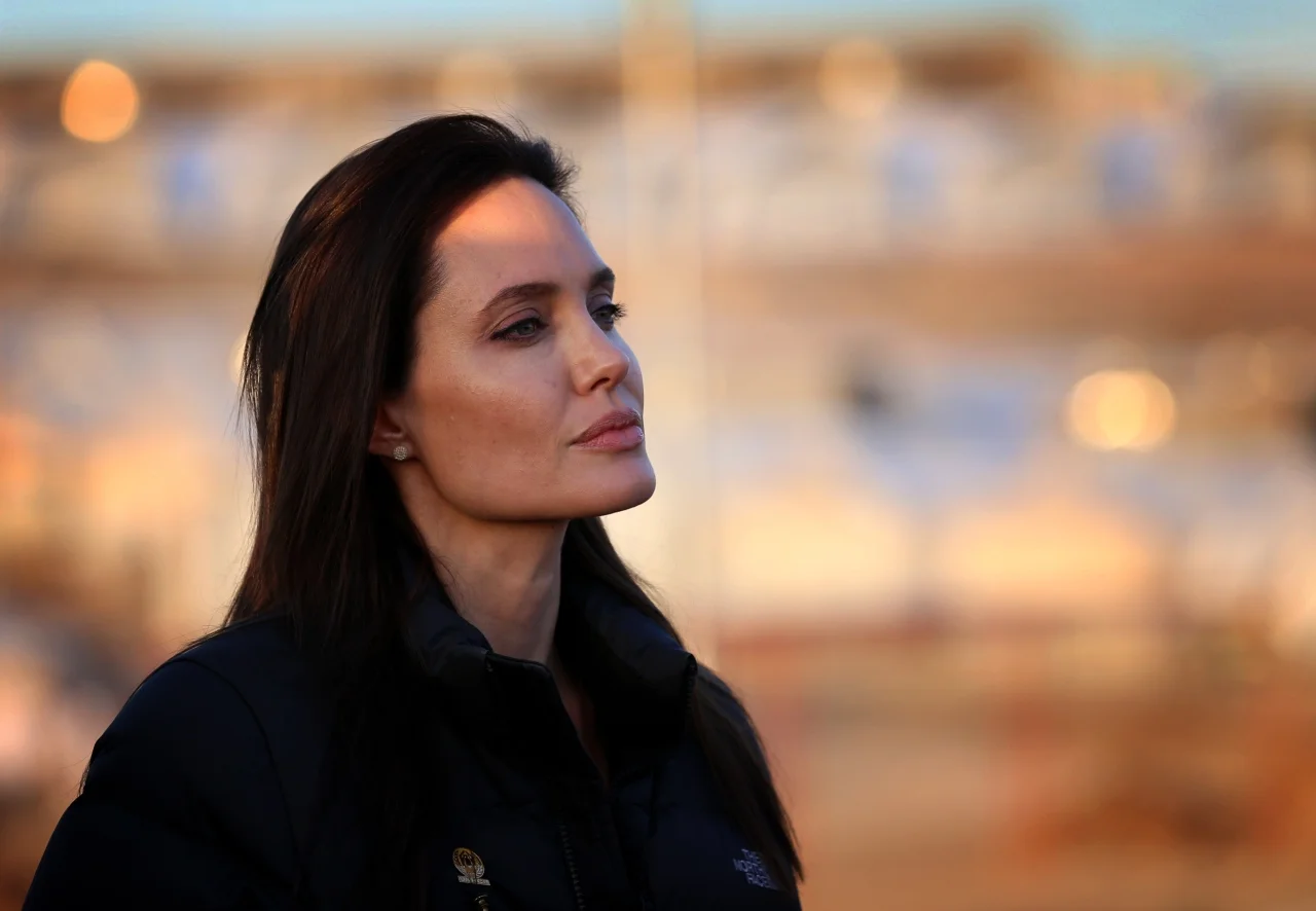 Анджелина Джоли дала первое интервью о нервных срывах, разводе и детей - фото 329722