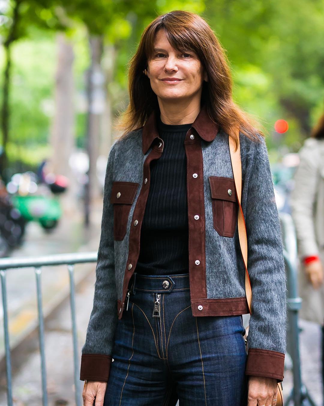 Тиждень моди в Парижі: сміливий та розкутий street style - фото 325429