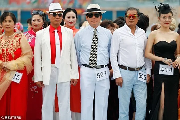 В Китае устроили конкурс бикини для женщин, которым за 55, и это безумно круто - фото 329641
