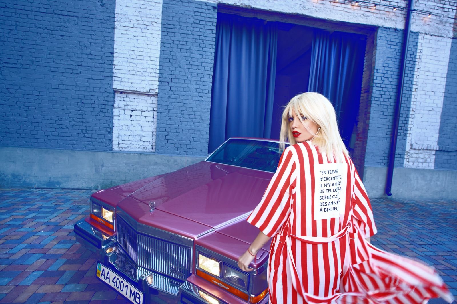 Надя Дорофеева открыла собственный магазин одежды и перекрасилась в блондинку - фото 328348
