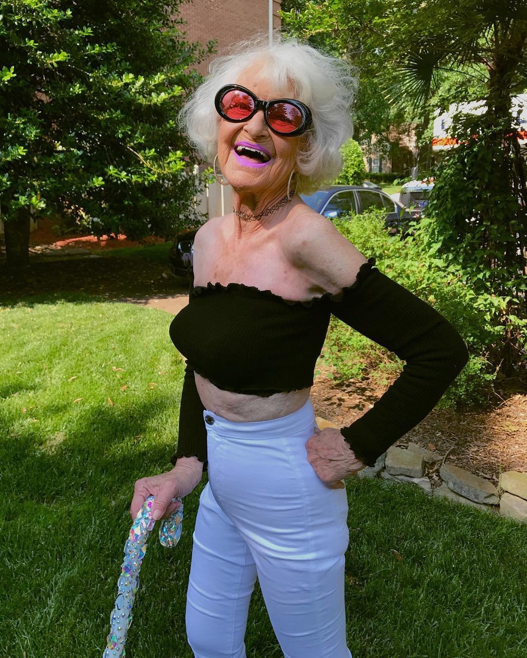 88-річна блогер Бадді Вінкль підкорила світ мегаяскравими нарядами - фото 325981
