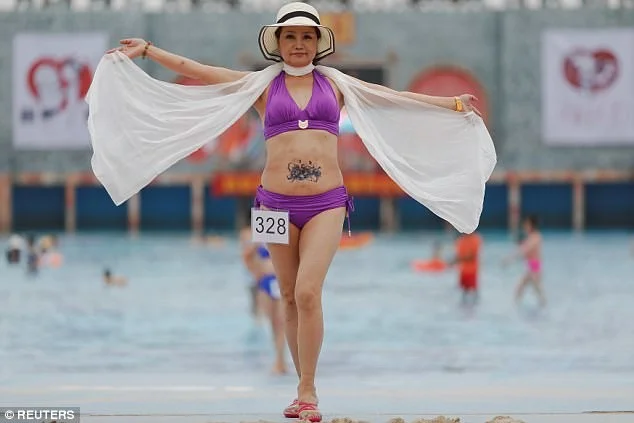 В Китае устроили конкурс бикини для женщин, которым за 55, и это безумно круто - фото 329640