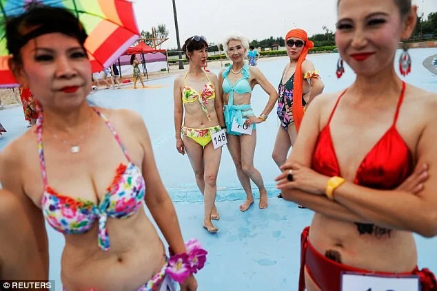 В Китае устроили конкурс бикини для женщин, которым за 55, и это безумно круто - фото 329645