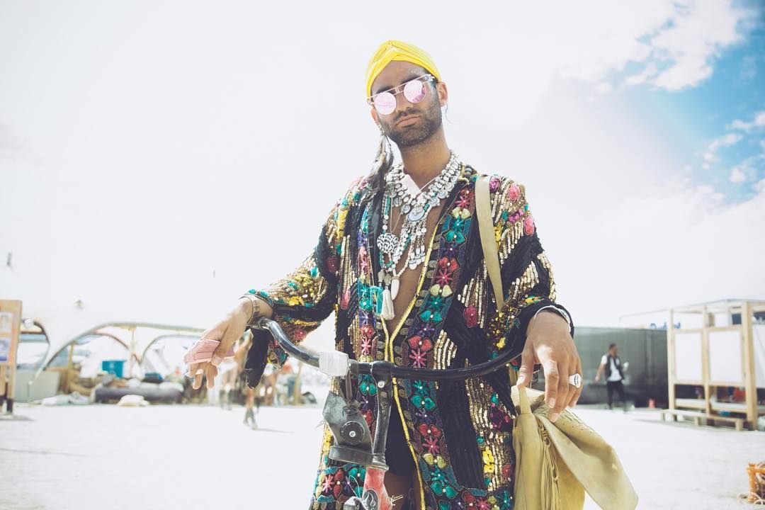 Пыль, голые тела и современное искусство: крутые фото с фестиваля Burning Man 2017 - 336381 Пыль, голые тела и современное искусство: крутые фото с фестиваля Burning Man 2017 - фото 336381