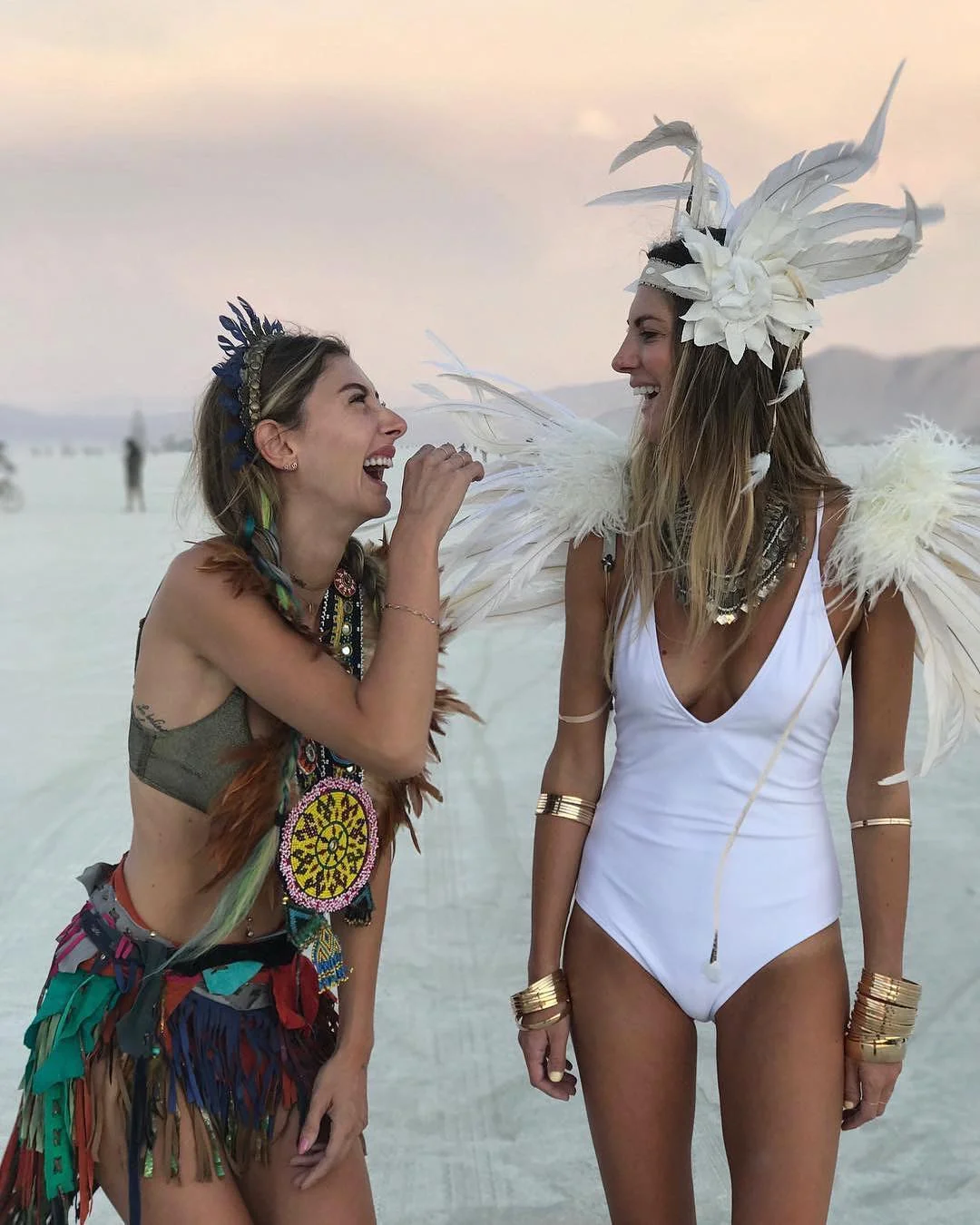 Пыль, голые тела и современное искусство: крутые фото с фестиваля Burning Man 2017 - фото 336433