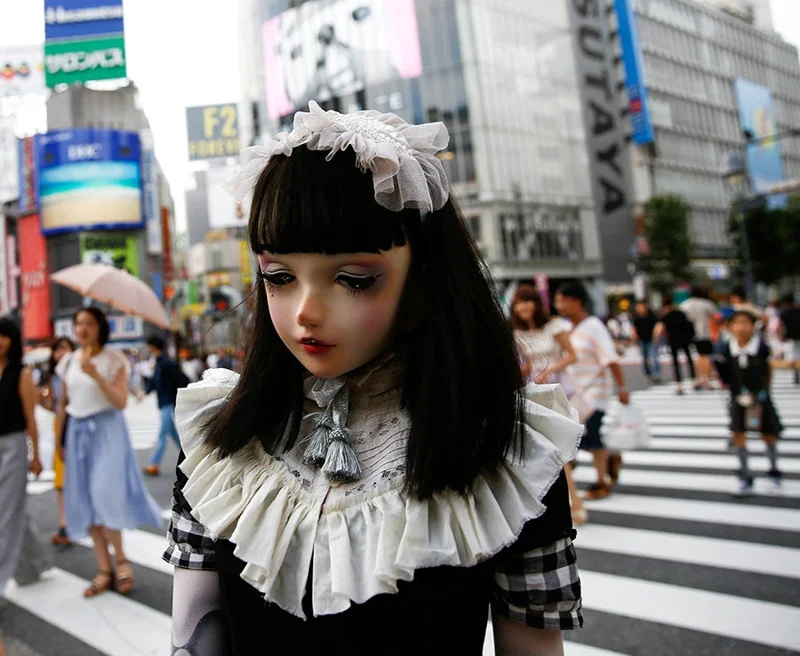 Японцы разработали реалистичный костюм куклы - он напугает и очарует одновременно - фото 335279