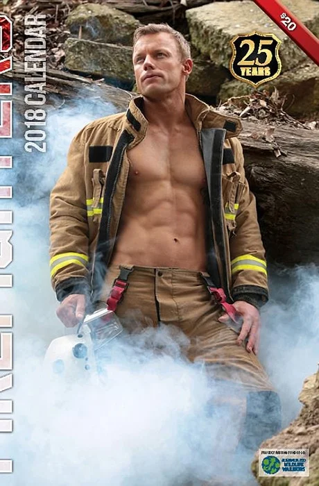 12 гарячих пожежників знялись оголені для нового еротичного календаря - фото 331489