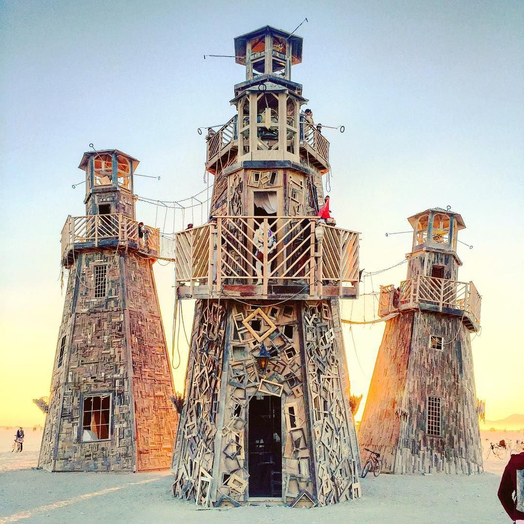 Пыль, голые тела и современное искусство: крутые фото с фестиваля Burning Man 2017 - 336379 Пыль, голые тела и современное искусство: крутые фото с фестиваля Burning Man 2017 - фото 336379