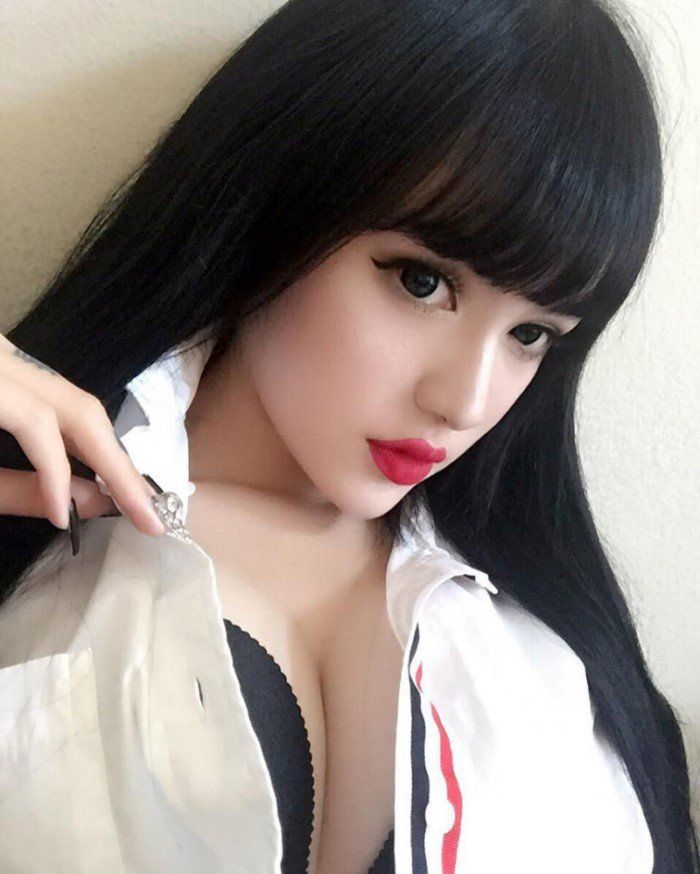 Уникальная девушка, похожая на куклу, стала новой звездой сети - фото 332376