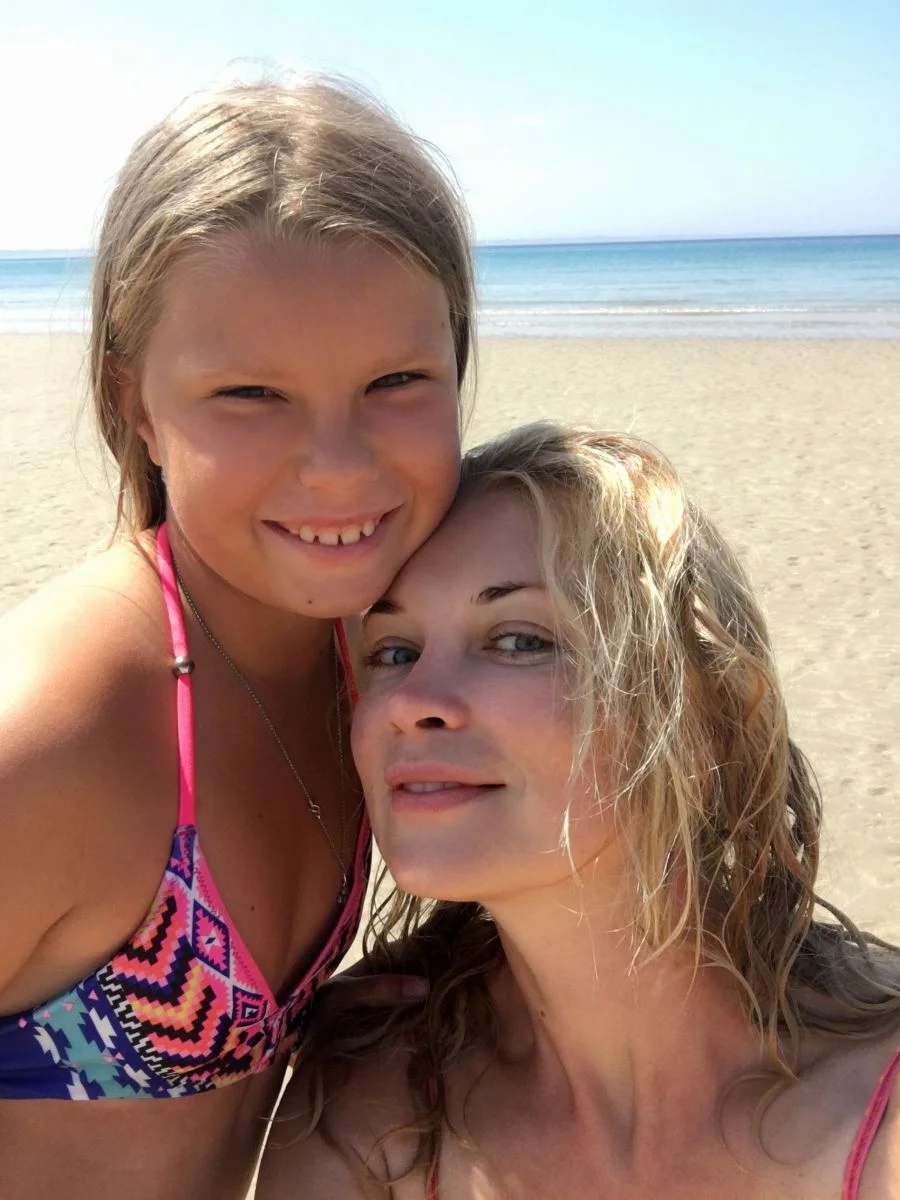 Лидия Таран отправилась с дочкой в бюджетный отпуск, и уже поделилась яркими фото - фото 333962