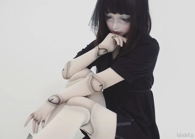 Японці розробили реалістичний костюм ляльки - він налякає і зачарує водночас - фото 335278