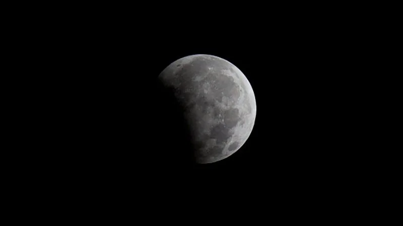 Як виглядало серпневе місячне затемнення у різних куточках планети (ФОТО) - фото 331813