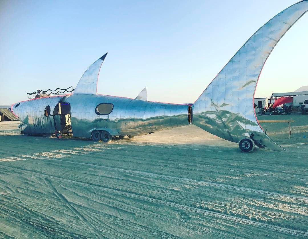 Пыль, голые тела и современное искусство: крутые фото с фестиваля Burning Man 2017 - 336409 Пыль, голые тела и современное искусство: крутые фото с фестиваля Burning Man 2017 - фото 336409
