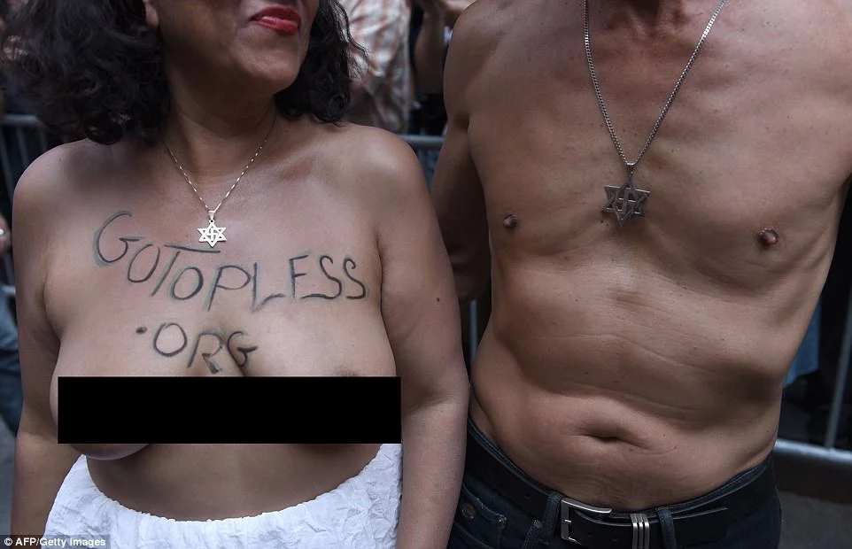 Свободу соскам: обнаженные женщины прошлись по улицам Нью-Йорка - фото 335736