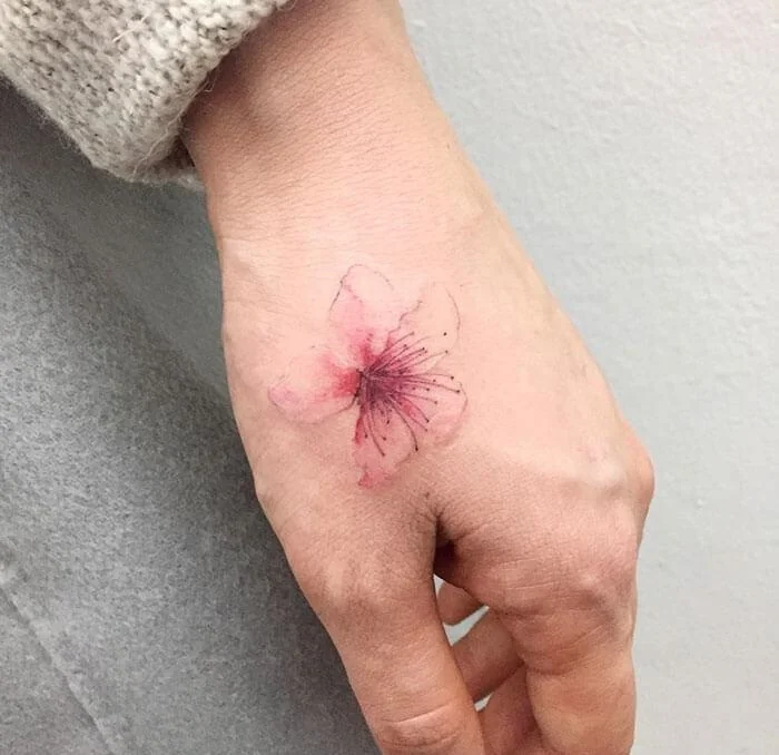 Магия татуировок: необычные рисунки на теле, которые поражают - фото 330759