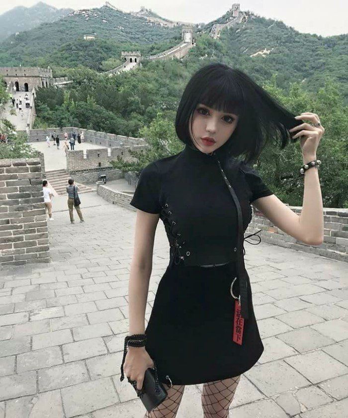 Уникальная девушка, похожая на куклу, стала новой звездой сети - фото 332381