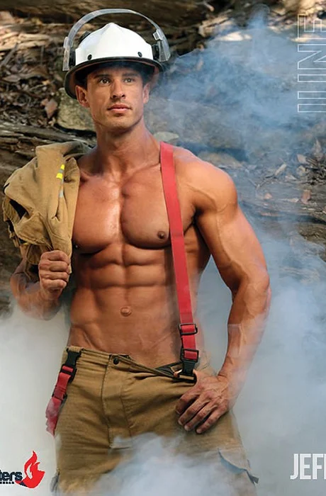 12 горячих пожарных снялись обнаженными для нового календаря - фото 331483