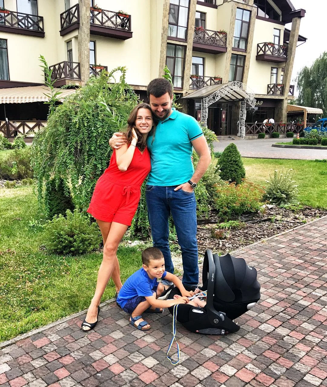 Семейная идиллия: Григорий Решетник отправился на отдых в Карпаты - фото 333859