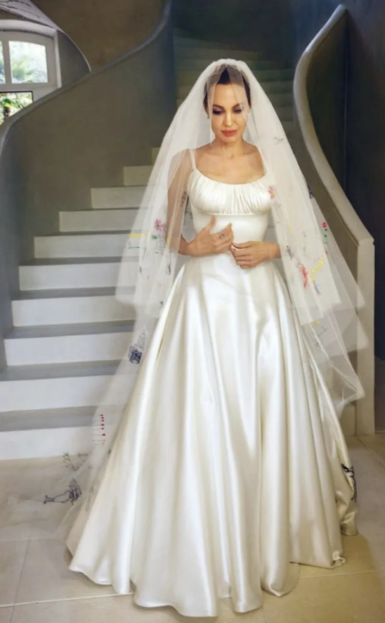 10 красивих весільних суконь зірок за всю історію - фото 331250