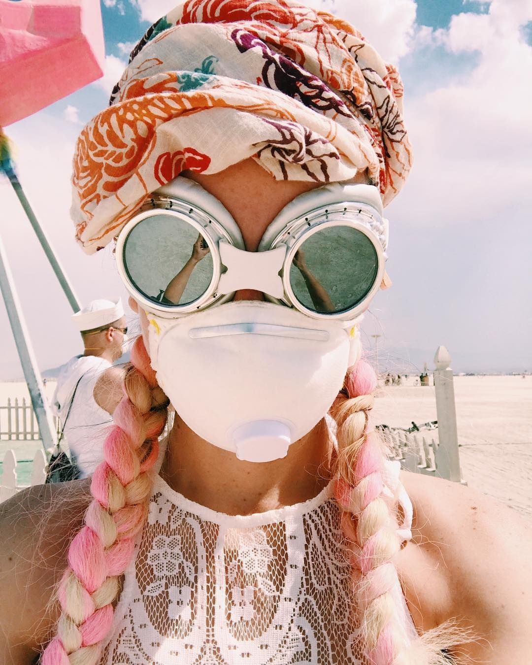 Пыль, голые тела и современное искусство: крутые фото с фестиваля Burning Man 2017 - 336428 Пыль, голые тела и современное искусство: крутые фото с фестиваля Burning Man 2017 - фото 336428