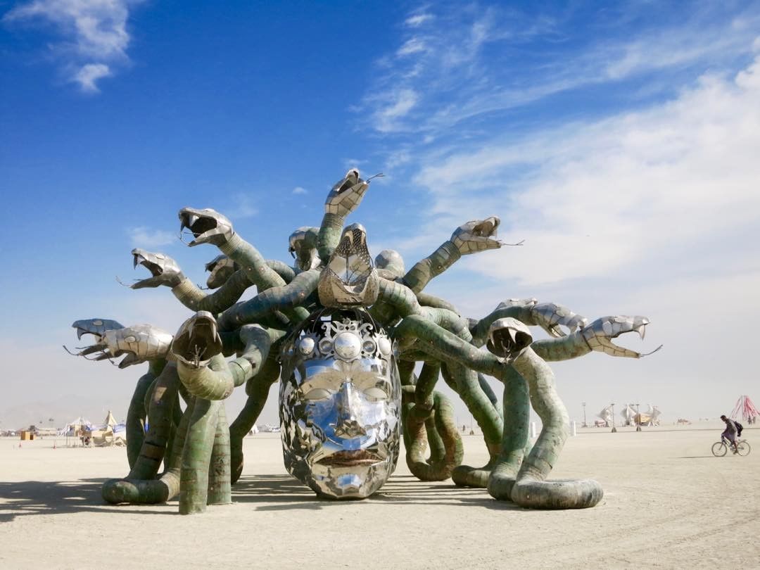Пыль, голые тела и современное искусство: крутые фото с фестиваля Burning Man 2017 - 336398 Пыль, голые тела и современное искусство: крутые фото с фестиваля Burning Man 2017 - фото 336398