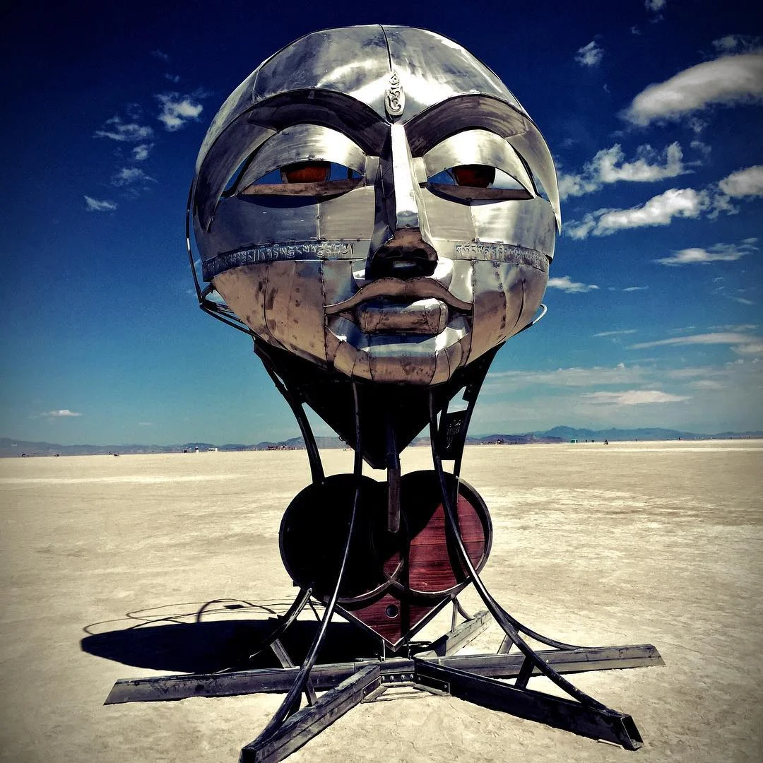 Пыль, голые тела и современное искусство: крутые фото с фестиваля Burning Man 2017 - фото 336432