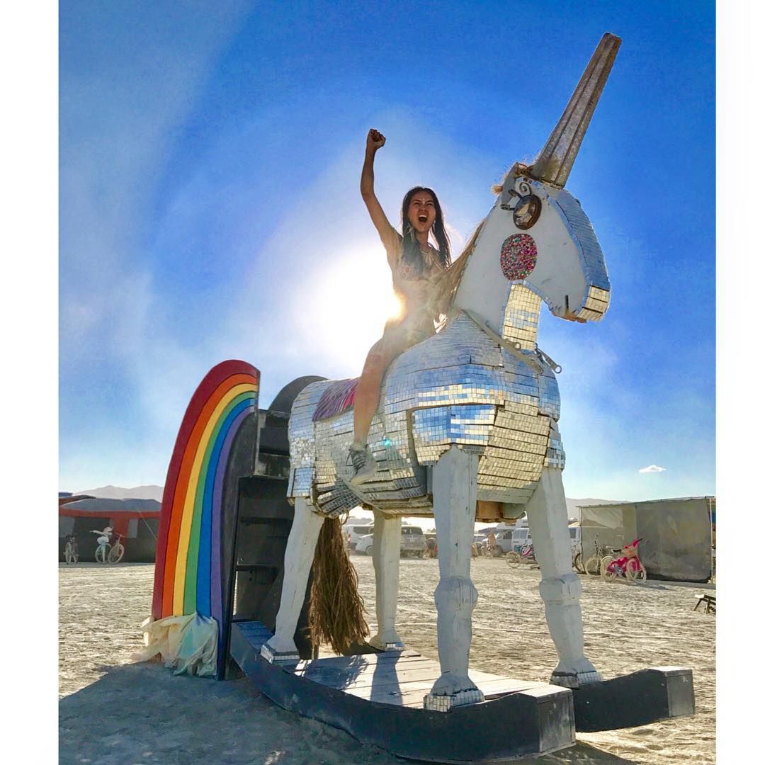 Пыль, голые тела и современное искусство: крутые фото с фестиваля Burning Man 2017 - 336390 Пыль, голые тела и современное искусство: крутые фото с фестиваля Burning Man 2017 - фото 336390