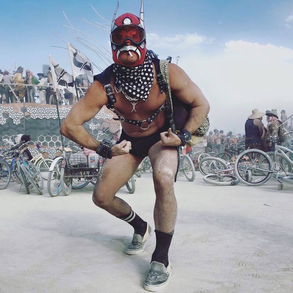 Пыль, голые тела и современное искусство: крутые фото с фестиваля Burning Man 2017 - 336425 Пыль, голые тела и современное искусство: крутые фото с фестиваля Burning Man 2017 - фото 336425