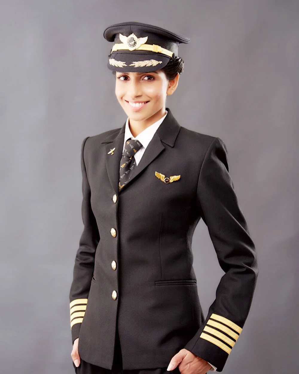 Самая молодая и красивая женщина-командир Боинга-777 заставит вас ее захотеть - фото 331460