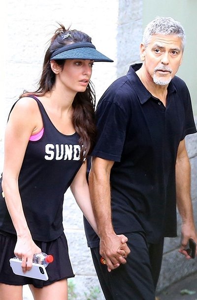 Амаль Клуни поразила потрясающей фигурой после рождения двойни - фото 334357