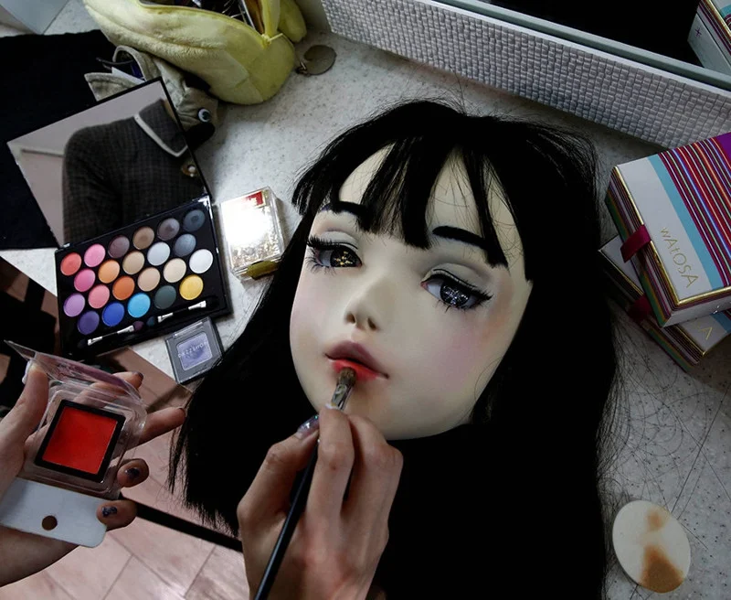 Японцы разработали реалистичный костюм куклы - он напугает и очарует одновременно - фото 335280