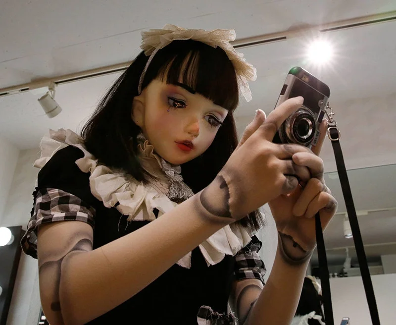 Японці розробили реалістичний костюм ляльки - він налякає і зачарує водночас - фото 335281