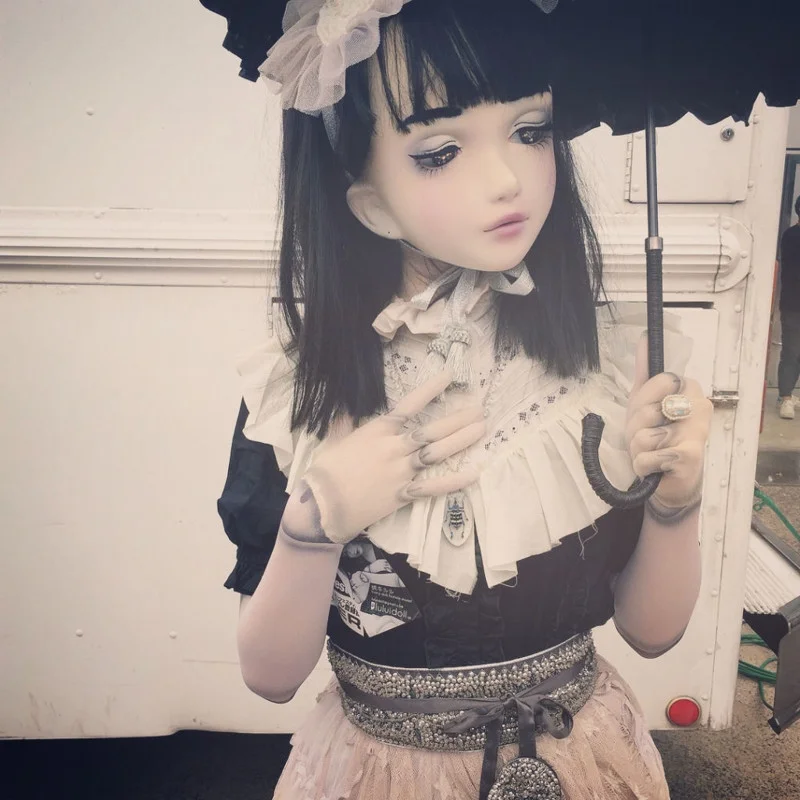 Японцы разработали реалистичный костюм куклы - он напугает и очарует одновременно - фото 335277