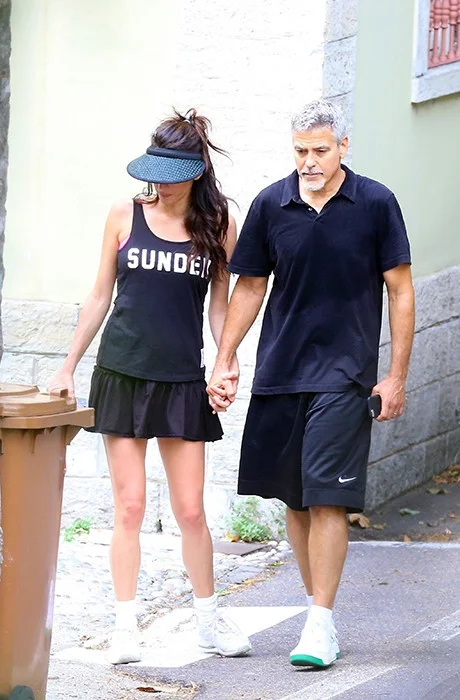 Амаль Клуни поразила потрясающей фигурой после рождения двойни - фото 334358