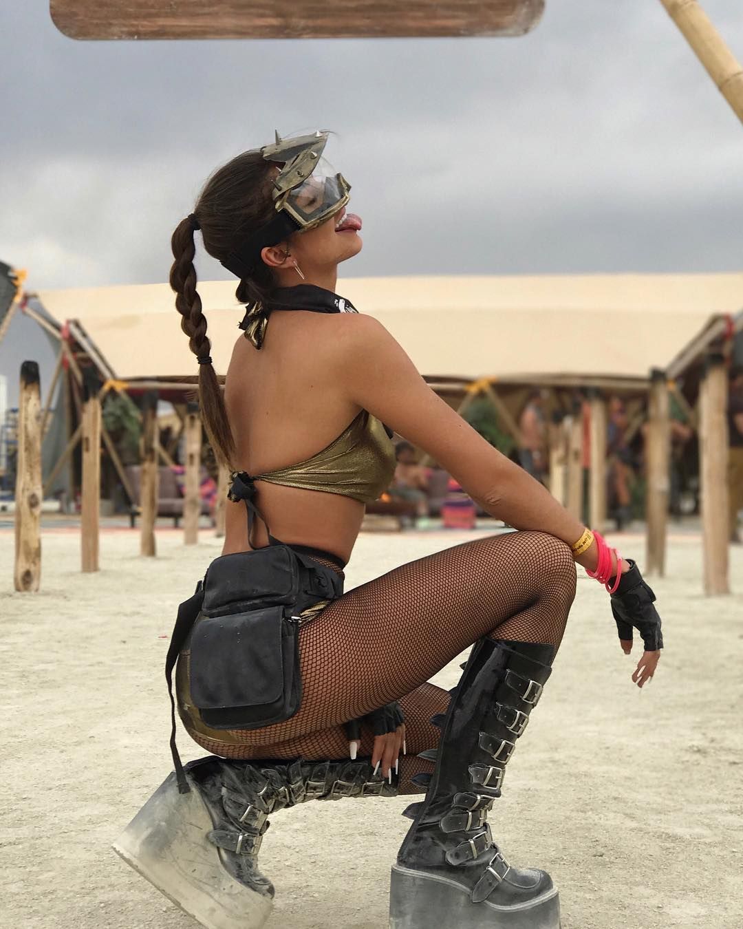 Пыль, голые тела и современное искусство: крутые фото с фестиваля Burning Man 2017 - 336403 Пыль, голые тела и современное искусство: крутые фото с фестиваля Burning Man 2017 - фото 336403