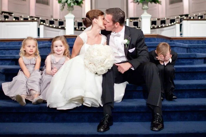 Эти смешные фото доказывают, что дети ненавидят все эти ваши свадьбы - фото 340563