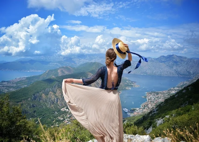 Стихія країн: дівчина, подорожуючи, робить неймовірні фото у сукнях - фото 341242