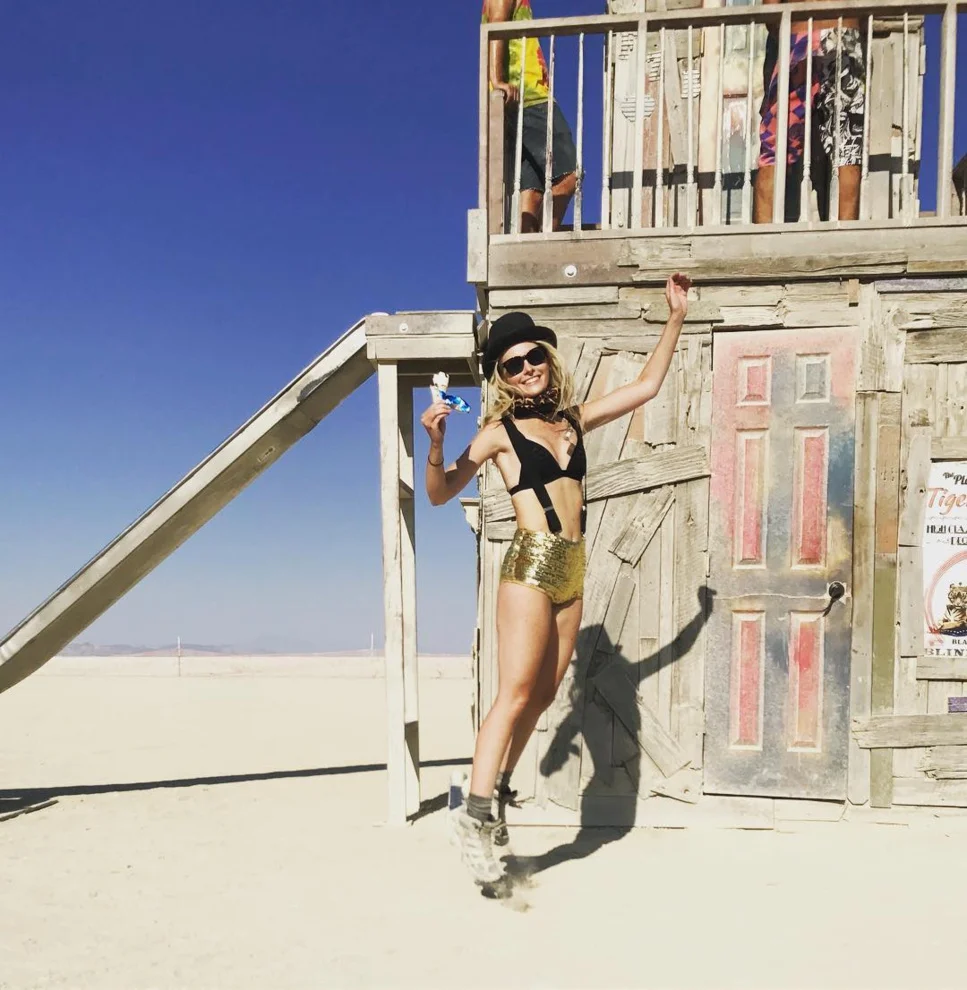 Самые красивые голые девушки безумного фестиваля Burning Man-2017 - фото 337072