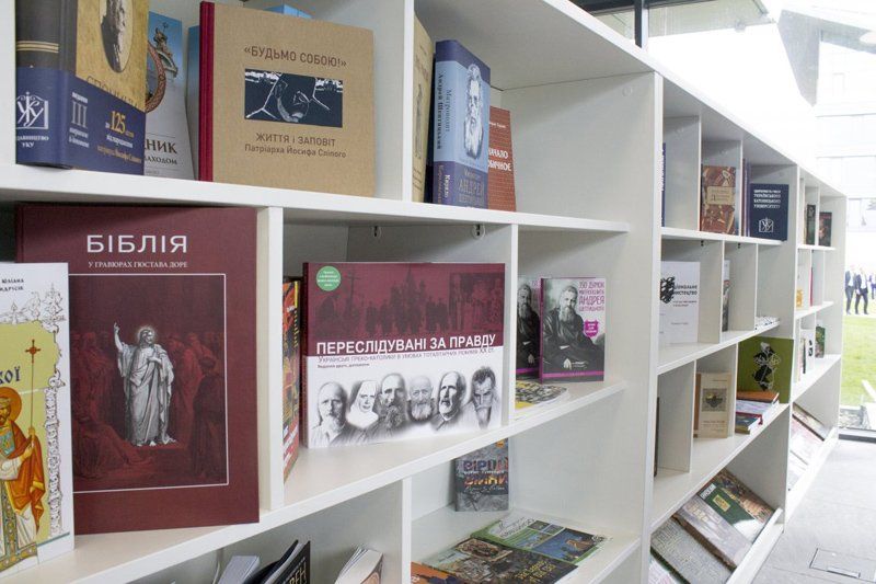 Во Львове открыли библиотеку будущего, и она невероятно крутая - 338014 Во Львове открыли библиотеку будущего, и она невероятно крутая - фото 338014
