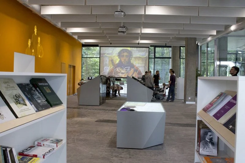 Во Львове открыли библиотеку будущего, и она невероятно крутая - фото 338015