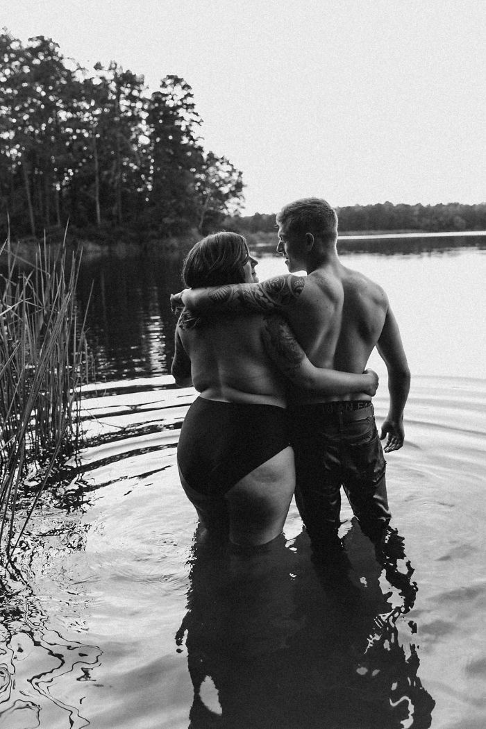 Size plus: молодая пара отбросила комплексы и одежду в ню-фотосессии - фото 340904