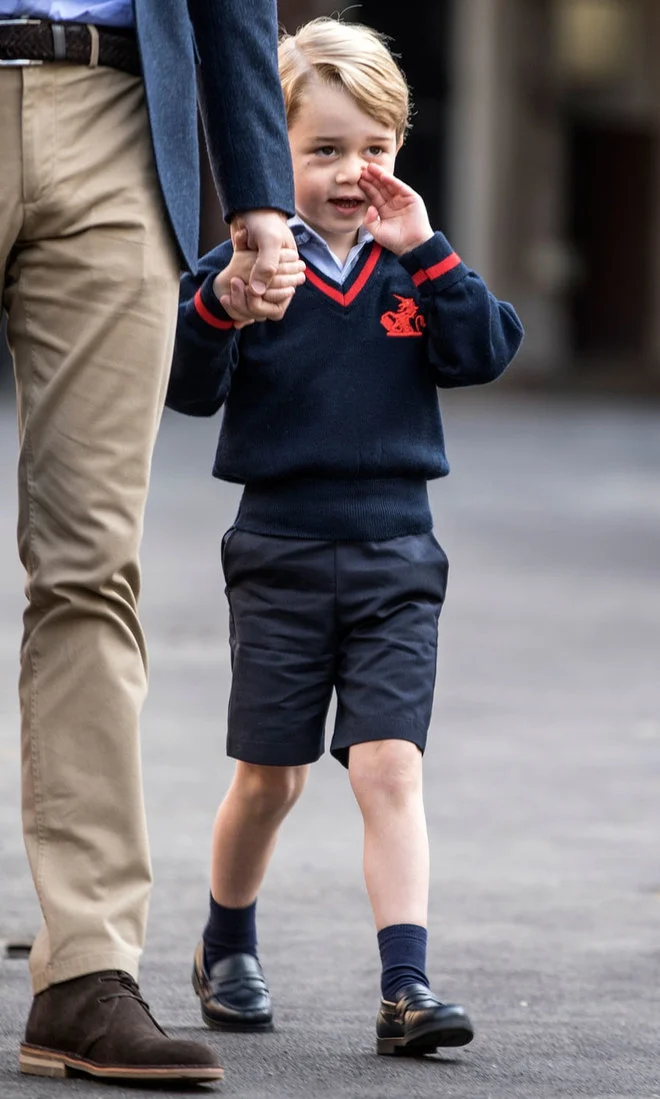 Королевское событие: принц Джордж пошел в первый класс - фото 337622