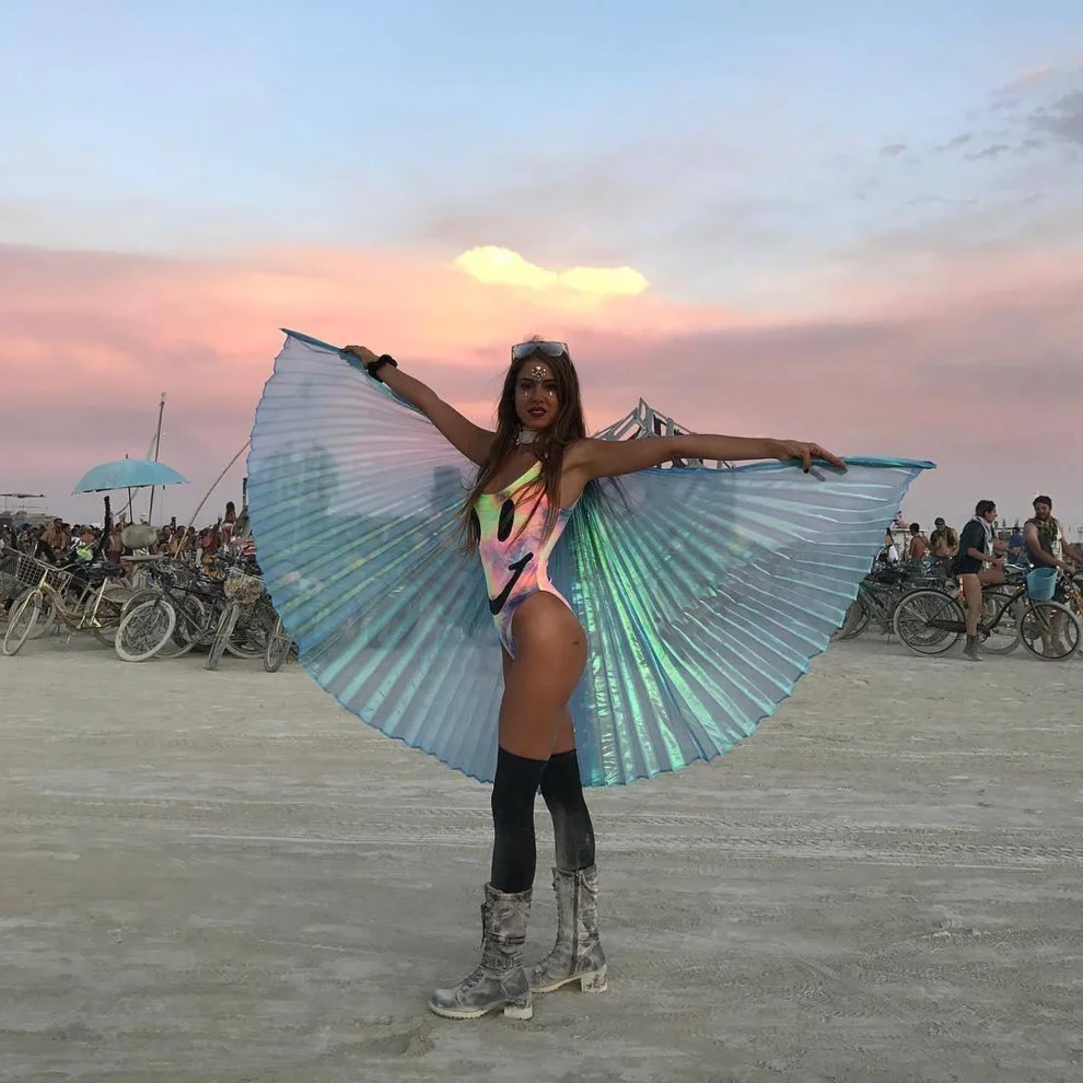 Самые красивые голые девушки безумного фестиваля Burning Man-2017 - фото 337074
