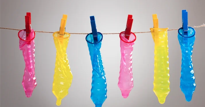 Неожиданные и смешные факты о презервативах - фото 341475