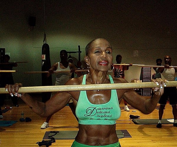 Тренування – сила: найспортивніша 80-річна бабуся у світі - фото 339021