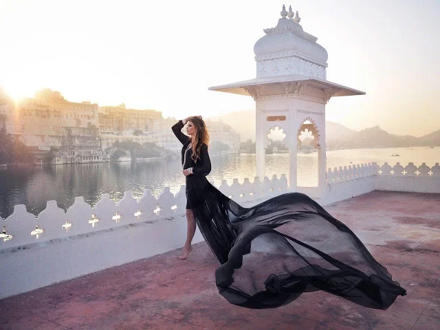 Стихия страны: девушка, путешествуя, делает невероятные фото в платьях - фото 341254