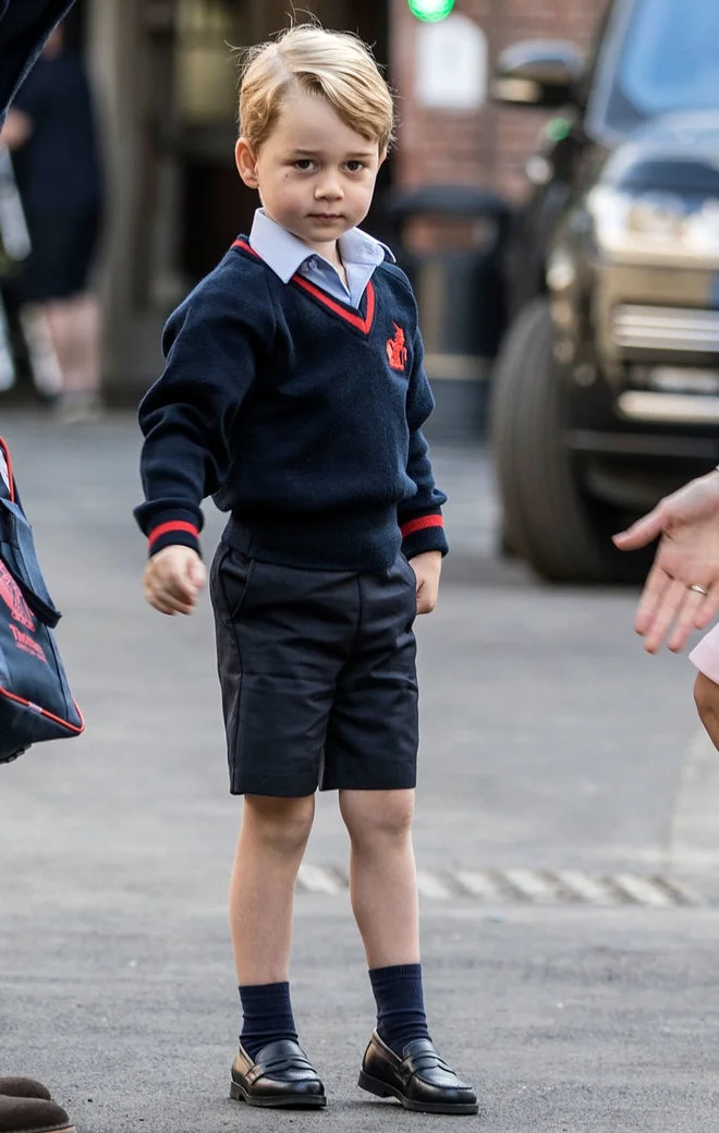 Королевское событие: принц Джордж пошел в первый класс - фото 337621